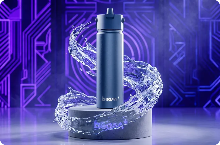 Bouteille UVBrite Beam+ entourée d'eau propre tourbillonnante